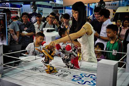 Robots en el Tapei International Robot Show (Tairos).