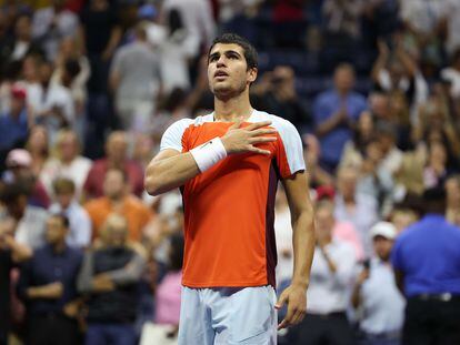 Alcaraz, tras vencer a Tiafoe en la semifinal disputada en la pista Arthur Ashe de Nueva York.