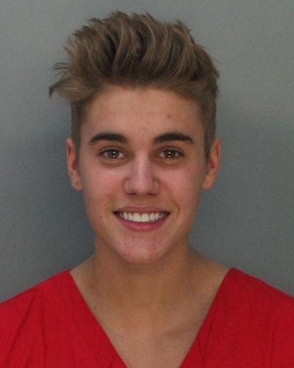 La ficha policial de Justin Bieber. en enero de 2014. tras ser detenido por la policía en Miami Beach.