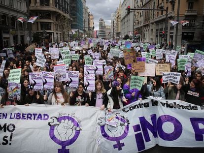 Manifestación feminista de estudiantes, este viernes en la Gran Vía de Madrid.