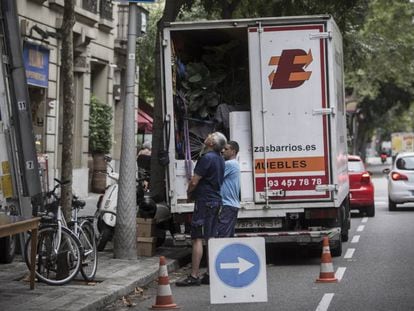 Un camión de mudanzas en Barcelona.