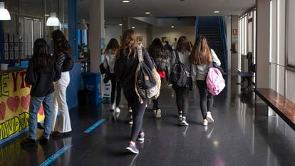 Alumnos en un instituto de Tordesillas (Valladolid), este martes.