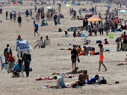 Playa de la Malva-rosa, en Valencia, este sábado.