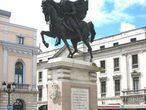 A statue of El Cid in Burgos.