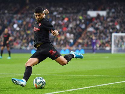 Banega, en el duelo ante el Madrid.