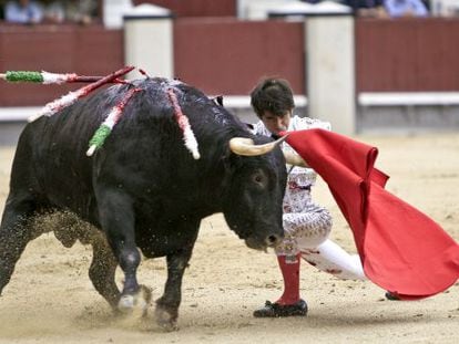 Joselito Adame, en su segundo toro, en la Plaza de Toros de las Ventas.