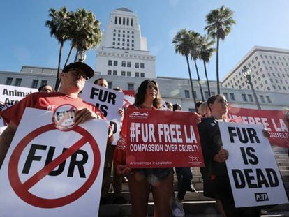 Protesta de simpatizantes de PETA (Gente para el Tratamiento Ético de Animales, en sus siglas en inglés) en Los Ángeles, en 2018. 