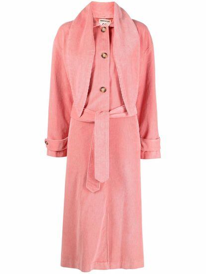 Si la estética retro y, más concretamente la década de los 70, es tu estilo favorito, te gustará este abrigo de pana en rosa chicle de Semicouture.

331€