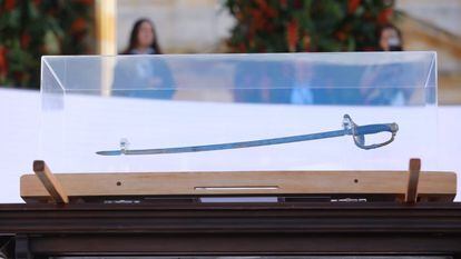 La espada de Bolívar, que ordenó traer Gustavo Petro durante la ceremonia de Posesión, en Bogotá, el 7 de agosto de 2022.