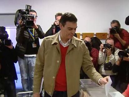 Pedro Sánchez al depositar su voto: “Huele a cambio”