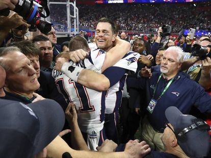Brady celebra la conquista de su novena Super Bowl