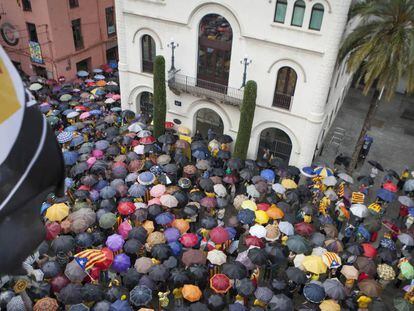 Protesta soberanista en el Ayuntamiento de Badalona.