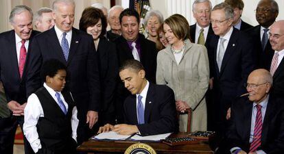 Barack Obama, el d&iacute;a que firm&oacute; la reforma sanitaria en 2010.