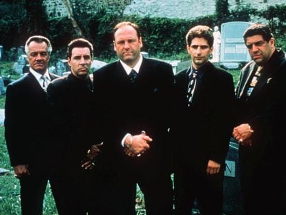 Tony Sirico, Steven Van Zandt, James Gandolfini, Michael Imperiolo y Vicint Pastore. El núcleo central de Los Soprano.