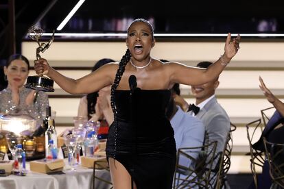 Sheryl Lee Ralph canta, luego de recibir un Emmy por su actuación en 'Abbot Elementary'.