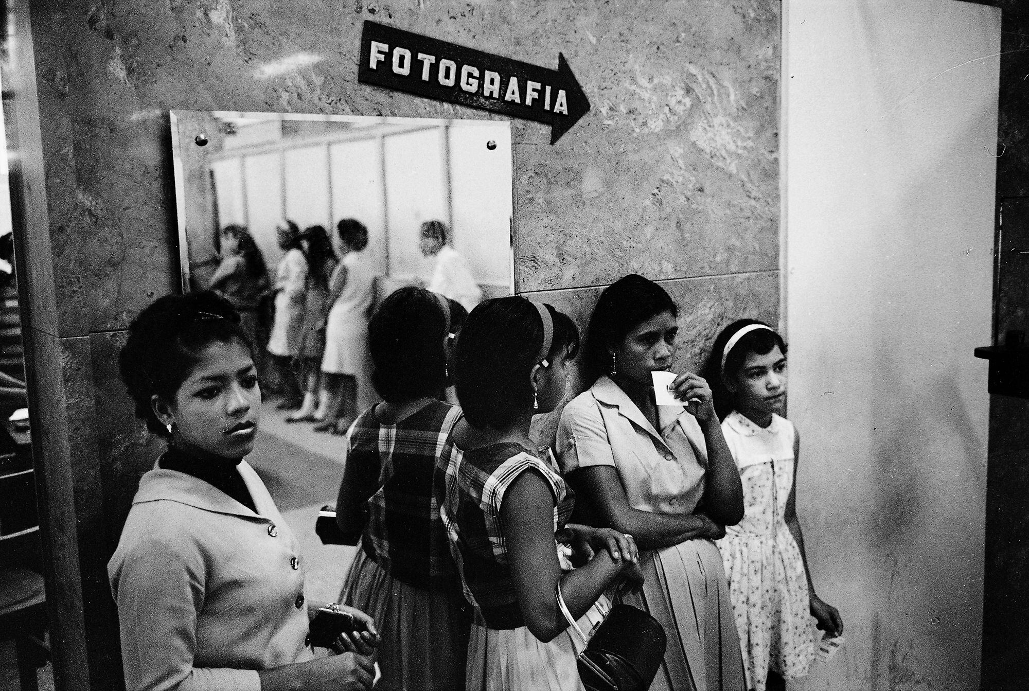 Oficina de identificación de Caracas en los años sesenta