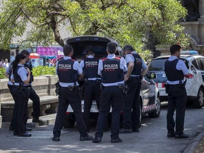 Mossos d'Esquadra en la plaza de Catalunya de Barcelona.