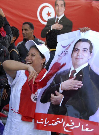 Partidarios de Ben Alí celebran su reelección en Túnez.
