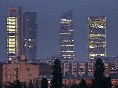 La embajada inglesa est&aacute; en las Cuatro Torres. 