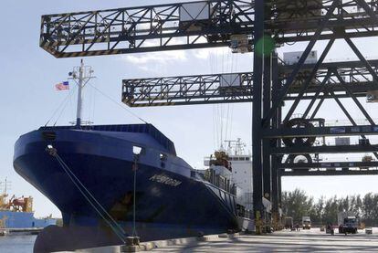 El barco que llev&oacute; carb&oacute;n de Cuba a EE UU, este martes.