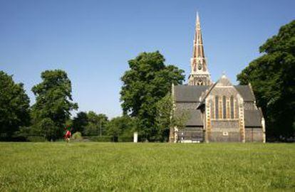 Iglesia en el parque de Turnham Green, en Chiswick.