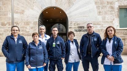 Trabajadores de la contrata de limpieza de las Cortes Valencianas llevan desde septiembre sin cobrar sus salarios.
