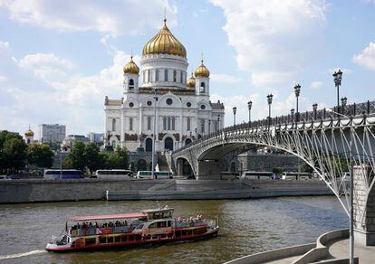 La Catedral de Cristo Salvador de Moscú, dinamitada en 1931, fue reconstruida en 1990.