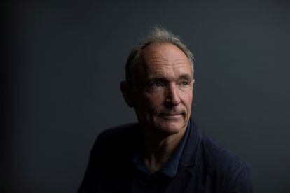 Tim Berners-Lee, sigue una conferencia durante el Festival Mozilla en Londres en 2018.