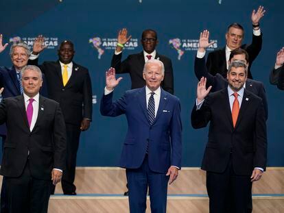 Foto de familia de la Cumbre de las Américas, con el presidente de Estados Unidos, Joe Biden, en el centro.