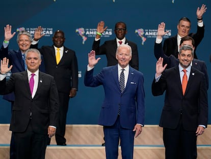 Foto de familia de la Cumbre de las Américas, con el presidente de Estados Unidos, Joe Biden, en el centro.