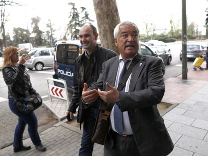 Luis Pineda, presidente de Ausbanc, tras su detenci&oacute;n el 15 de abril.