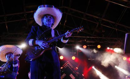 Emir Kusturica, ataviado con el sombrero mexicano en honor a Pancho Villa.