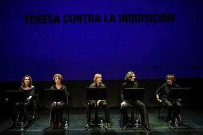 Ana Belén, Aitana Sanchez-Gijón, Nathalie Poza, Julieta Serrano y Gloria Muñoz, durante la lectura.