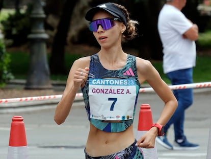 La mexicana Alegna González durante el Gran Premio Internacional de Marcha Cantones, celebrado en A Coruña, España.