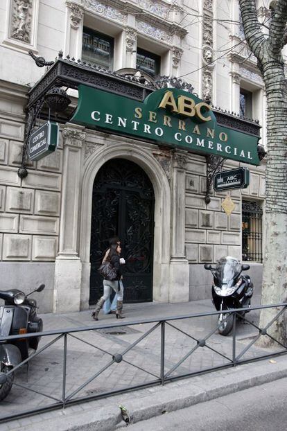 Fachada del centro comercial ABC Serrano, en Madrid.