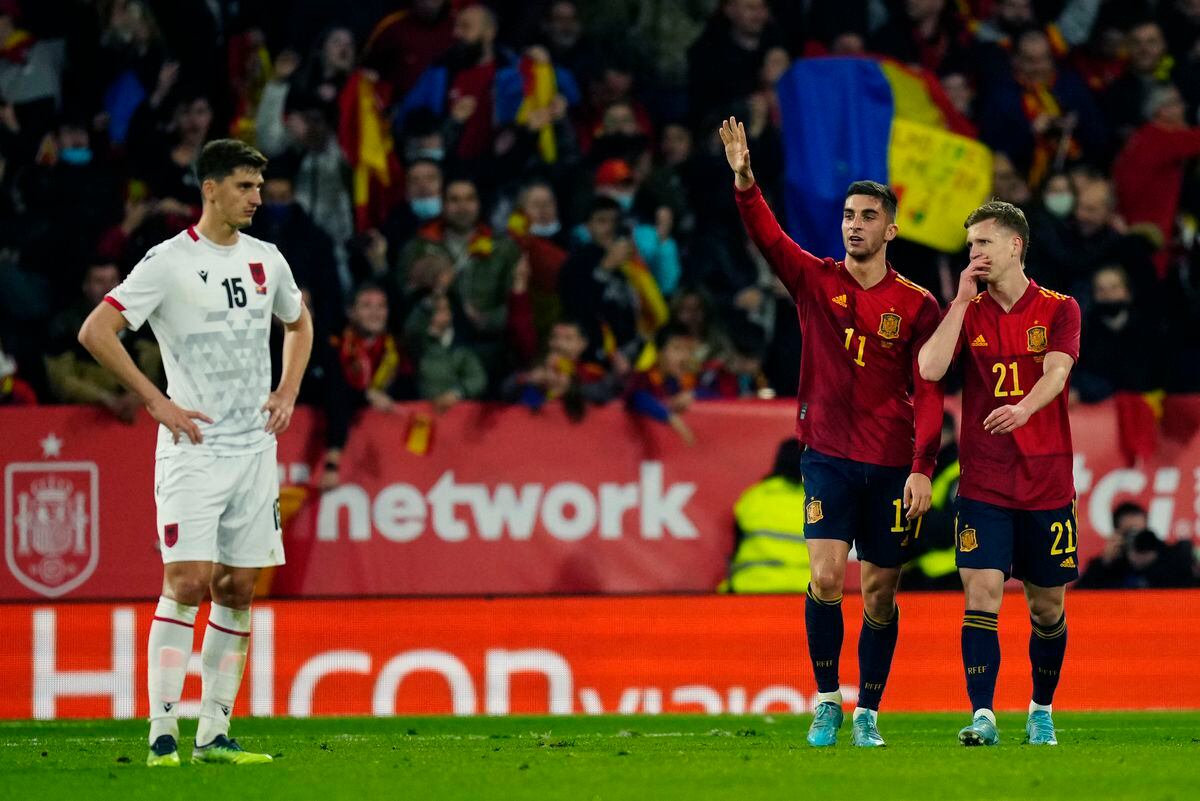 España Gana A Albania (2-1) En Un Partido De Pocas Ocasiones Y Fiesta ...