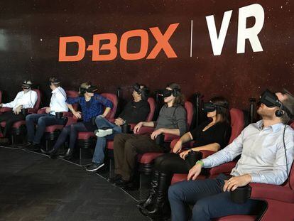 Asientos D-Box para sistemas de realidad virtual en un cine de Ottawa (Canadá).