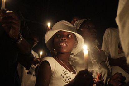 Los haitianos tienen más fe en Dios que en su Gobierno. Al terremoto y al cólera se suma la desesperanza al ver que ni el Gobierno ni la comunidad internacional han cumplido sus compromisos.