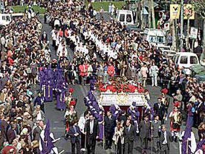 La procesión organizada por la Cofradía 15+1 de L´ Hospitalet es la que reúne más público en la Semana Santa catalana.