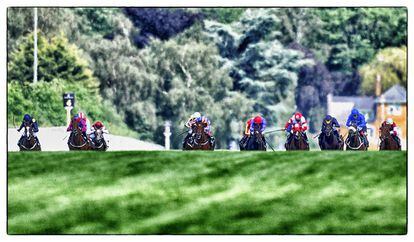 Caballos de dos años de edad compiten en la carrera denominada 'Chesham Stakes' en el quinto día de la Royal Ascot, 21 de junio de 2014.