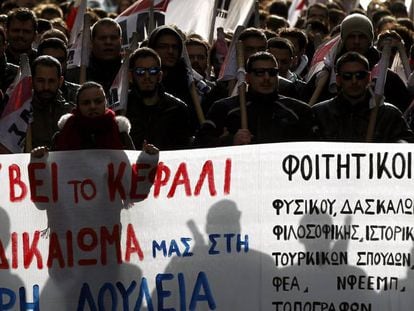 Protestas de sindicatos griegos contra la reforma laboral.