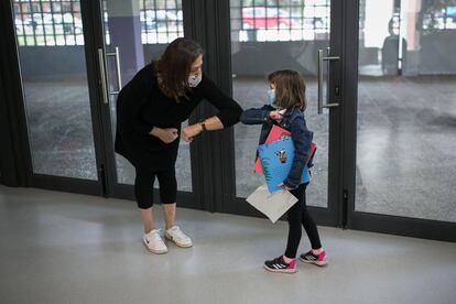 Reinici de les classes, el 8 de juny, en una escola de Barcelona.