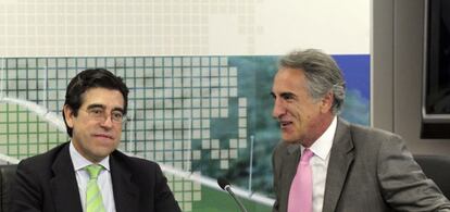 Fernando Lacadena, ex director financiero de Sacyr y actual consejero delegado de Testa, junto al presidente del grupo Sacyr, Manuel Manrique, en una imagen de archivo. / Juan Lázaro