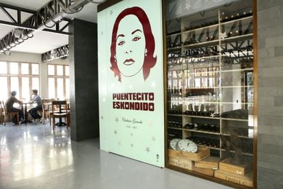 Chabuca Granda en primer plano en el bar restaurante Picas, en el barrio limeño y bohemio de Barranco.
