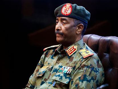 Abdel Fattah al Burhan, líder del ejército sudanés, el pasado octubre en Jartum.