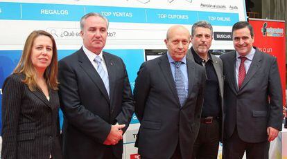 De izquierda a derecha, Ana Muñoz, directora general de Deportes; Jesús Castellanos, presidente de las federaciones olímpicas; José Ignacio Wert, ministro de Educación, Cultura y Deporte; Julián García Angulo, presidente de las federaciones no olímpicas y Miguel Cardenal, presidente del CSD, ayer en la presentación.