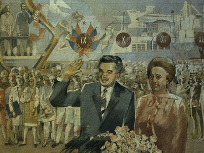 La megalomanía y el culto a la personalidad quedan perfectamente reflejadas en este mural alusivo a la llamada "edad de oro" de la Rumania sojuzgada por el dictador Ceausescu y a la que se enfrentó en cuerpo y alma Mircea Popa. Tras debutar con éxito abandonó la literatura para dedicarse exclusivamente a la lucha contra el tirano, sufrió persecución y cárcel, y desde diciembre de 1989 recuperó la libertad con el resto de la ciudadanía rumana.