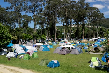 Tiendas de campaña de los asistentes al Resurrection Fest en Viveiro, el martes 28.