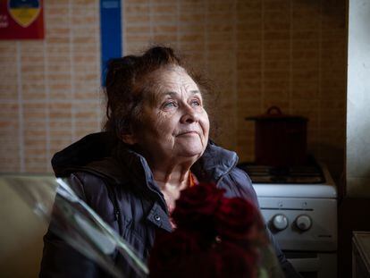 Elena Novikova, refugiada ucrania originaria de Cherkasy, posa para una foto en Chisinau, la capital de Moldavia.