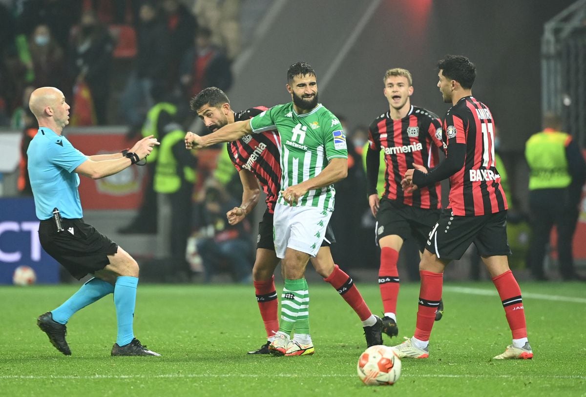 Liga Europea: El Leverkusen arrolla al Betis y Fekir pierde los nervios |  Deportes | EL PAÍS